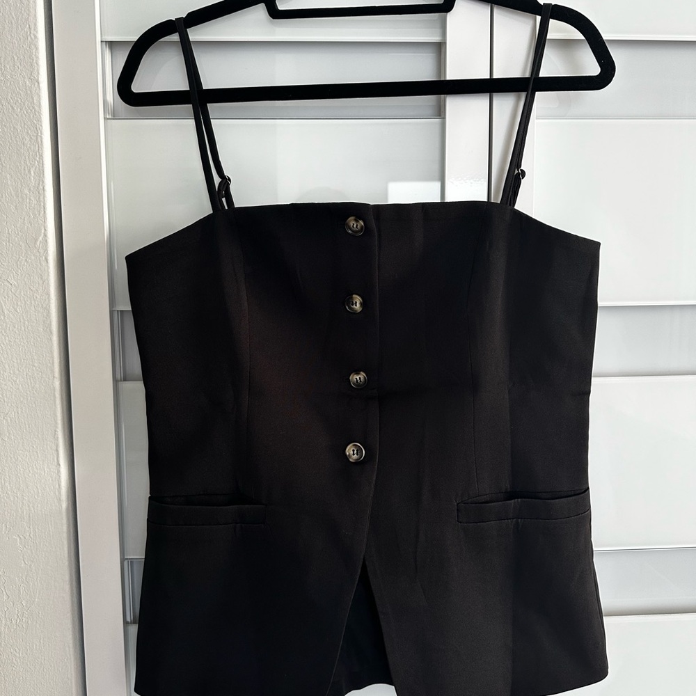 Chic Black Sleeveless Button-Up Top